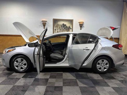 Used 2018 Kia Forte LX FWD image 12