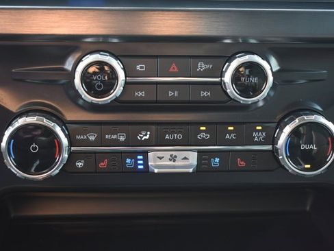Used 2025 Ford F250 Lariat w/ Tremor Off-Road Package AWD/4WD image 28