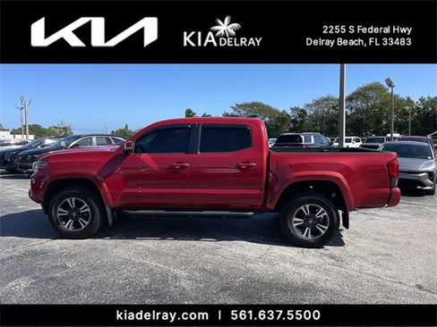 Used 2019 Toyota Tacoma TRD Sport image 5