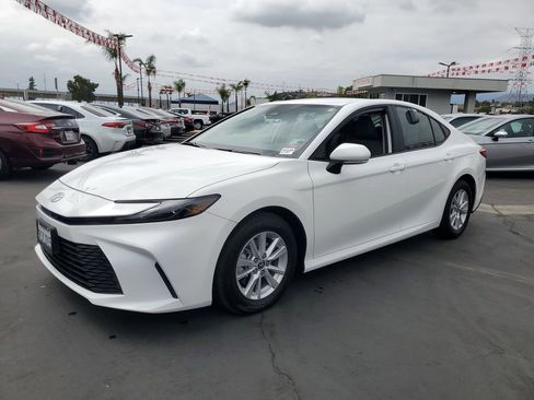 Used 2025 Toyota Camry LE image 7