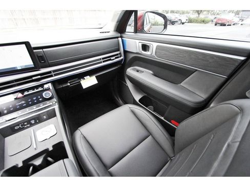 Certified 2025 Hyundai Santa Fe Limited image 9