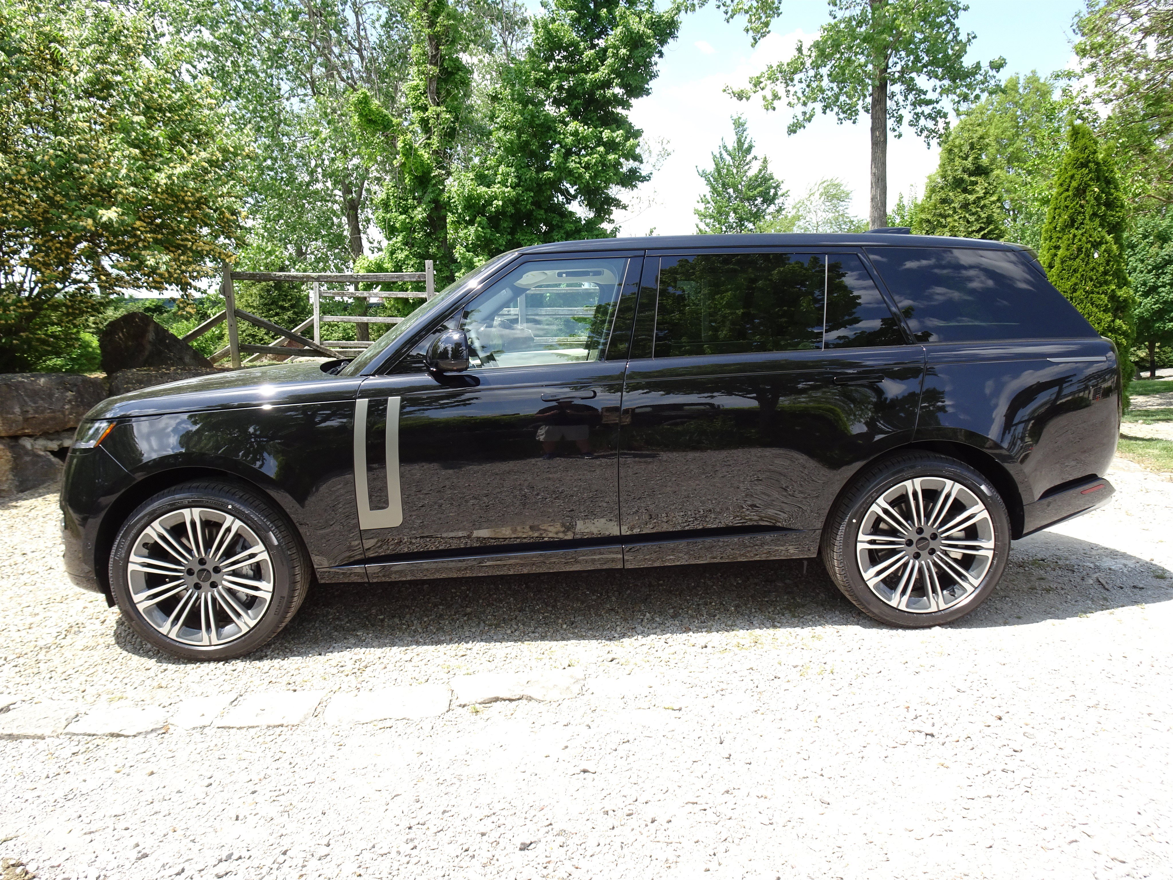 New 2026 Land Rover Range Rover Long Wheelbase SE AWD/4WD image 7