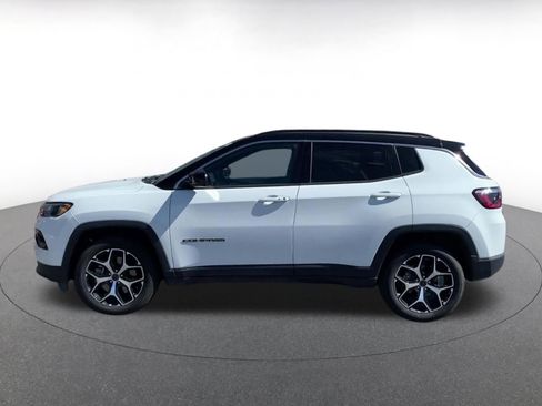 Used 2025 Jeep Compass Limited image 9