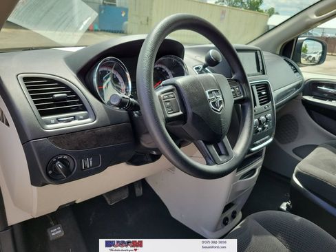 Used 2019 Dodge Grand Caravan SE w/ UConnect Hands-Free Group FWD image 14
