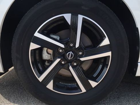 Used 2025 Nissan Sentra SV image 6