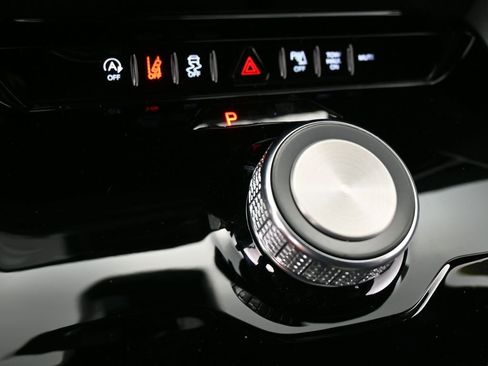 New 2026 Jeep Grand Wagoneer L 2WD image 19