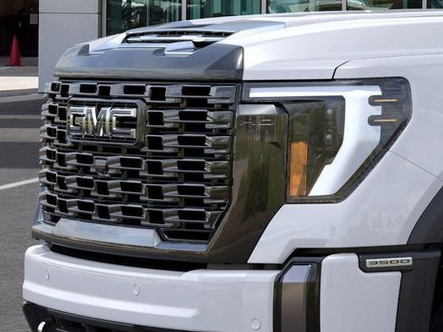 New 2025 GMC Sierra 3500 Denali Ultimate image 16