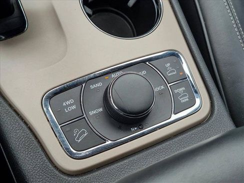 Used 2014 Jeep Grand Cherokee Overland w/ Advanced Technology Group AWD/4WD image 15