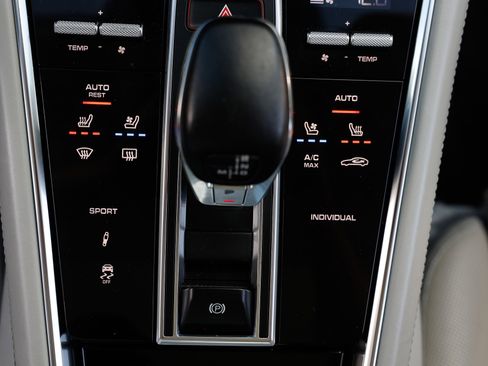 Used 2020 Porsche Panamera image 37