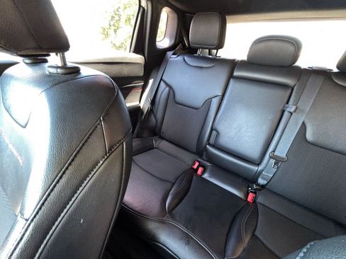 Used 2025 Jeep Compass Trailhawk AWD/4WD image 39