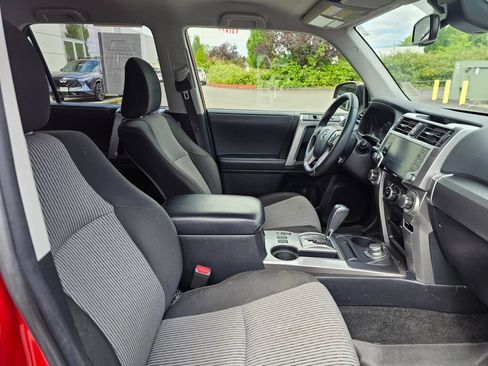 Used 2022 Toyota 4Runner SR5 AWD/4WD image 11