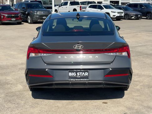Used 2025 Hyundai Elantra SEL image 5
