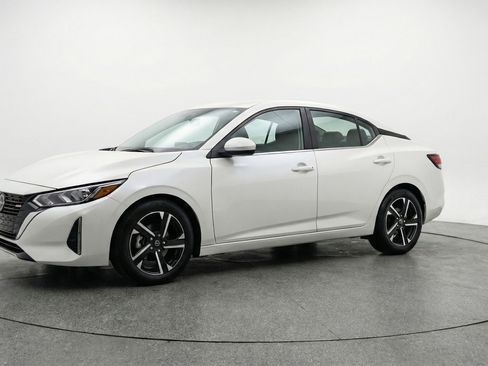 Used 2025 Nissan Sentra SV image 3