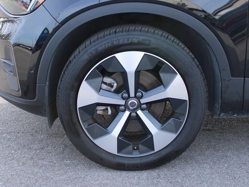 Used 2025 Volvo XC40 B5 Plus image 37