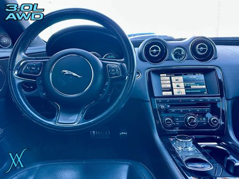 Used 2015 Jaguar XJ AWD image 32