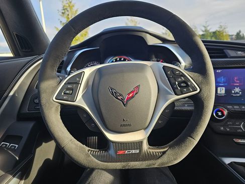 Used 2015 Chevrolet Corvette Z06 w/ 3LZ Preferred Equipment Group image 28