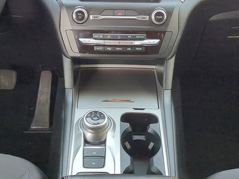 Used 2020 Ford Explorer XLT image 19