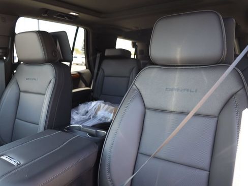 New 2026 GMC Yukon Denali w/ Denali Reserve Package AWD/4WD image 16