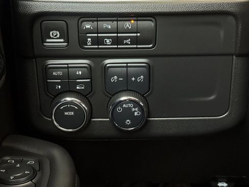 Used 2025 Chevrolet Tahoe LT AWD/4WD image 42