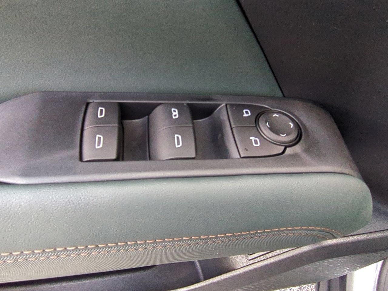 Used 2026 GMC Terrain AT4 w/ Technology Package II AWD/4WD image 23