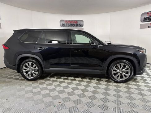 Used 2024 Toyota Grand Highlander Limited image 3