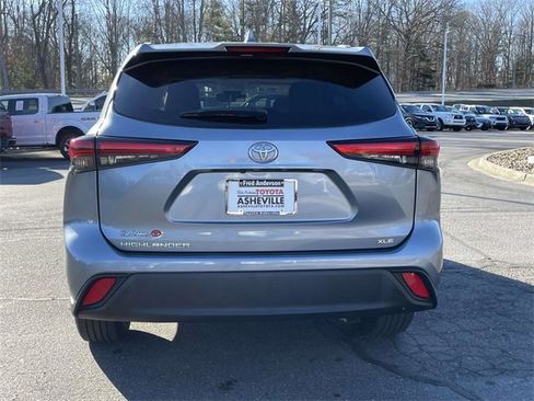 Used 2023 Toyota Highlander XLE image 4