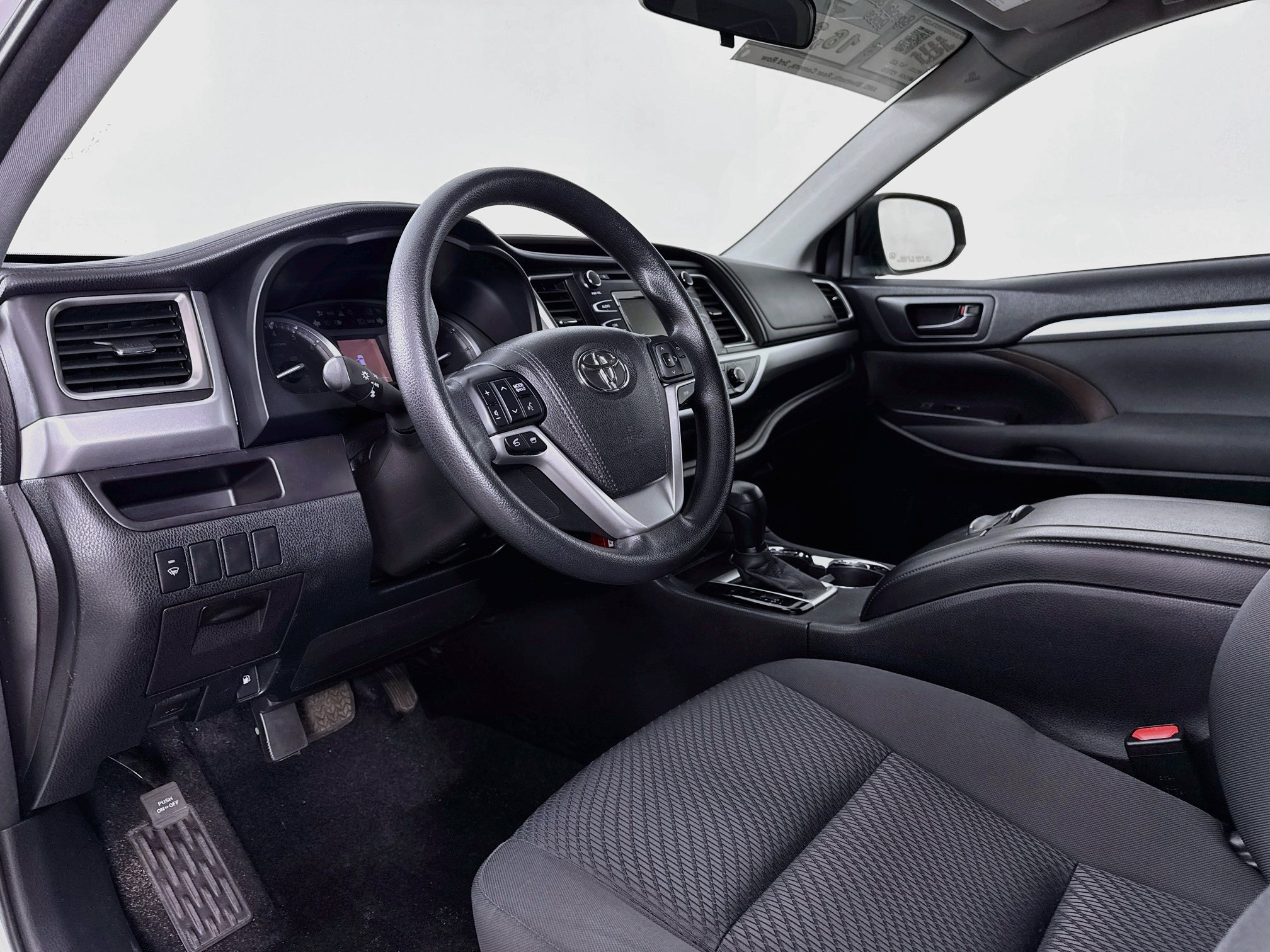 Used 2016 Toyota Highlander LE AWD/4WD image 9