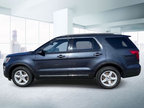 Used 2017 Ford Explorer XLT w/ Equipment Group 202A AWD/4WD image 2