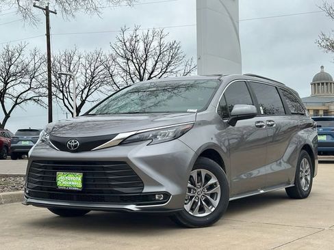 New 2026 Toyota Sienna XLE FWD image 1