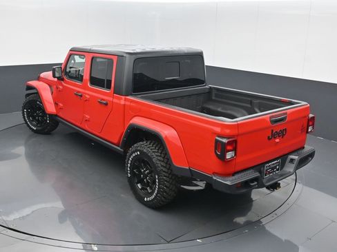 Certified 2022 Jeep Gladiator Willys image 38