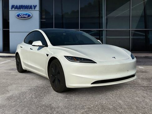 Used 2024 Tesla Model 3 Standard Range RWD image 2