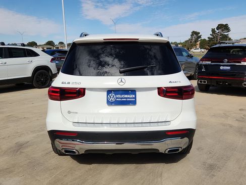 Used 2024 Mercedes-Benz GLB 250 4MATIC image 6