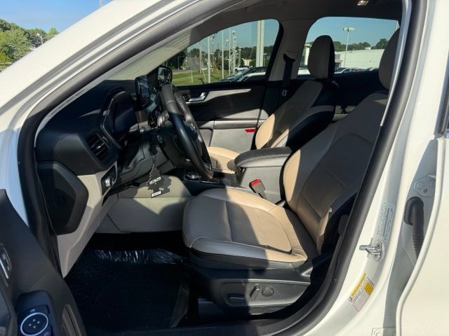 Used 2021 Ford Escape Titanium AWD/4WD image 14