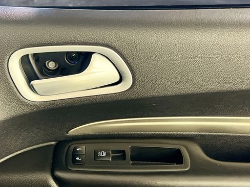 Used 2019 Dodge Durango SXT image 32