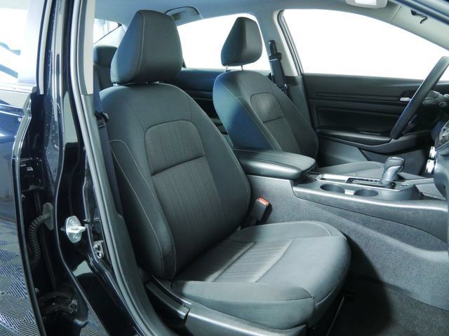 Used 2025 Nissan Altima 2.5 SV FWD image 13