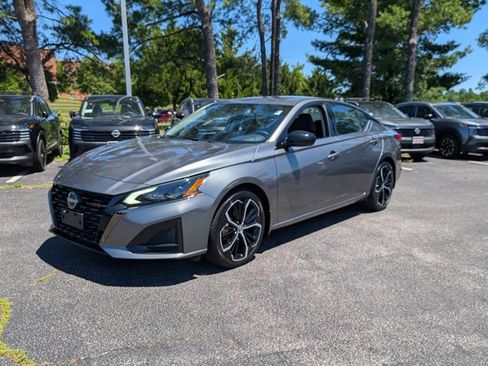 Certified 2023 Nissan Altima 2.5 SR w/ SR Premium Package FWD image 7