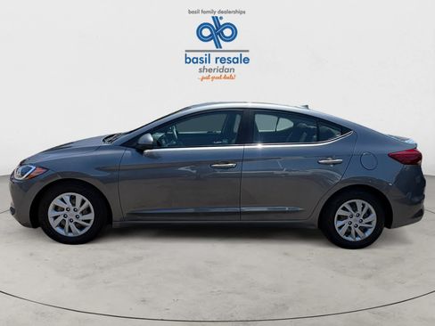 Used 2018 Hyundai Elantra SE w/ SE Connectivity Package 04 FWD image 3