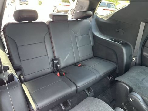 Used 2026 Chevrolet Traverse RS FWD image 24