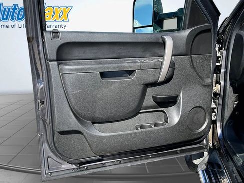 Used 2010 Chevrolet Silverado 2500 LT w/ Interior Plus Package AWD/4WD image 18