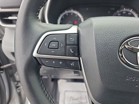 Used 2023 Toyota Highlander XLE image 19
