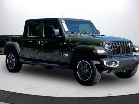 Used 2022 Jeep Gladiator Overland w/ Popular Equipment Package AWD/4WD image 2