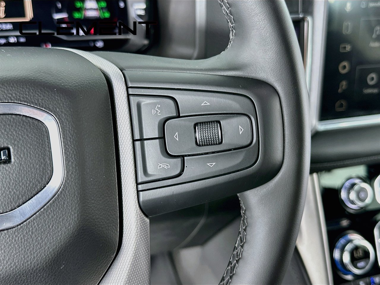Used 2024 GMC Yukon Denali AWD/4WD image 17