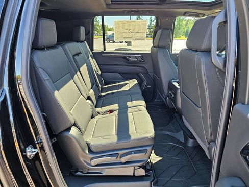 New 2026 Chevrolet Suburban Z71 w/ Comfort Package AWD/4WD image 12