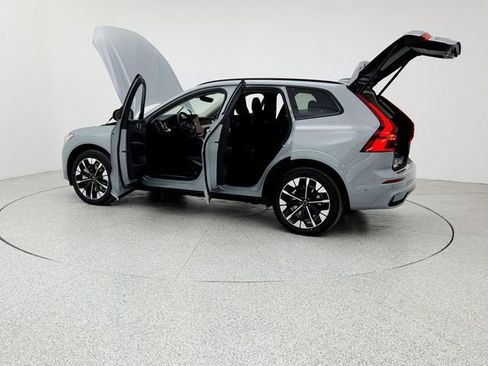 New 2026 Volvo XC60 T8 Plus image 12