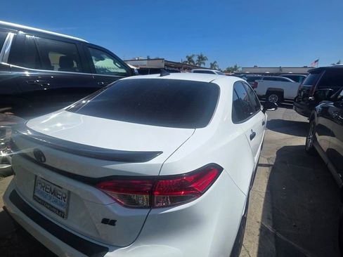 Used 2020 Toyota Corolla SE image 3