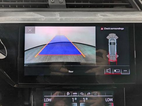 Used 2021 Audi e-tron Premium w/ Towing Package image 33