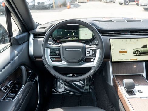 New 2025 Land Rover Range Rover SE image 12