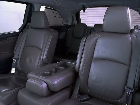 Used 2019 Honda Odyssey Elite image 17