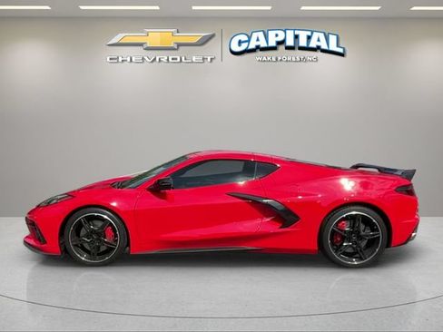Used 2022 Chevrolet Corvette Stingray Premium Cpe w/ Z51 Performance Package RWD image 3