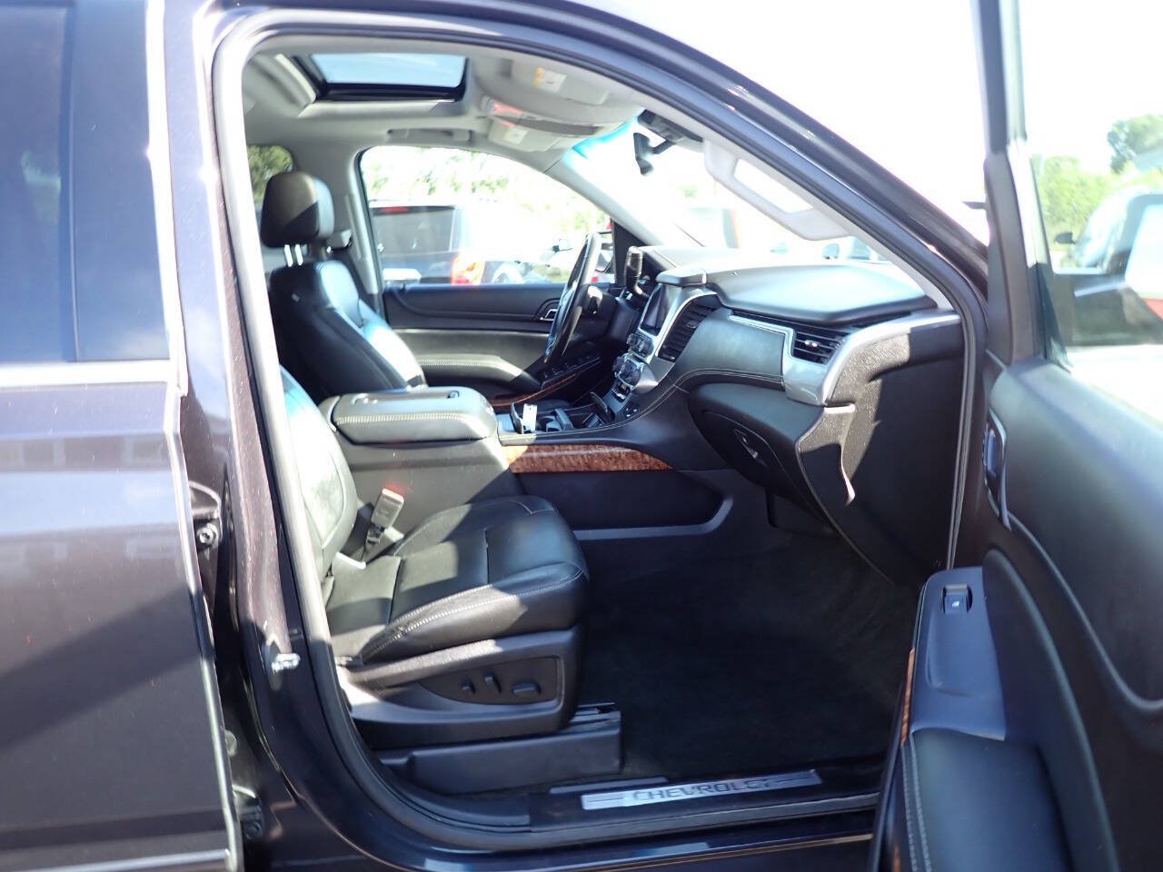 Used 2016 Chevrolet Suburban LTZ AWD/4WD image 9